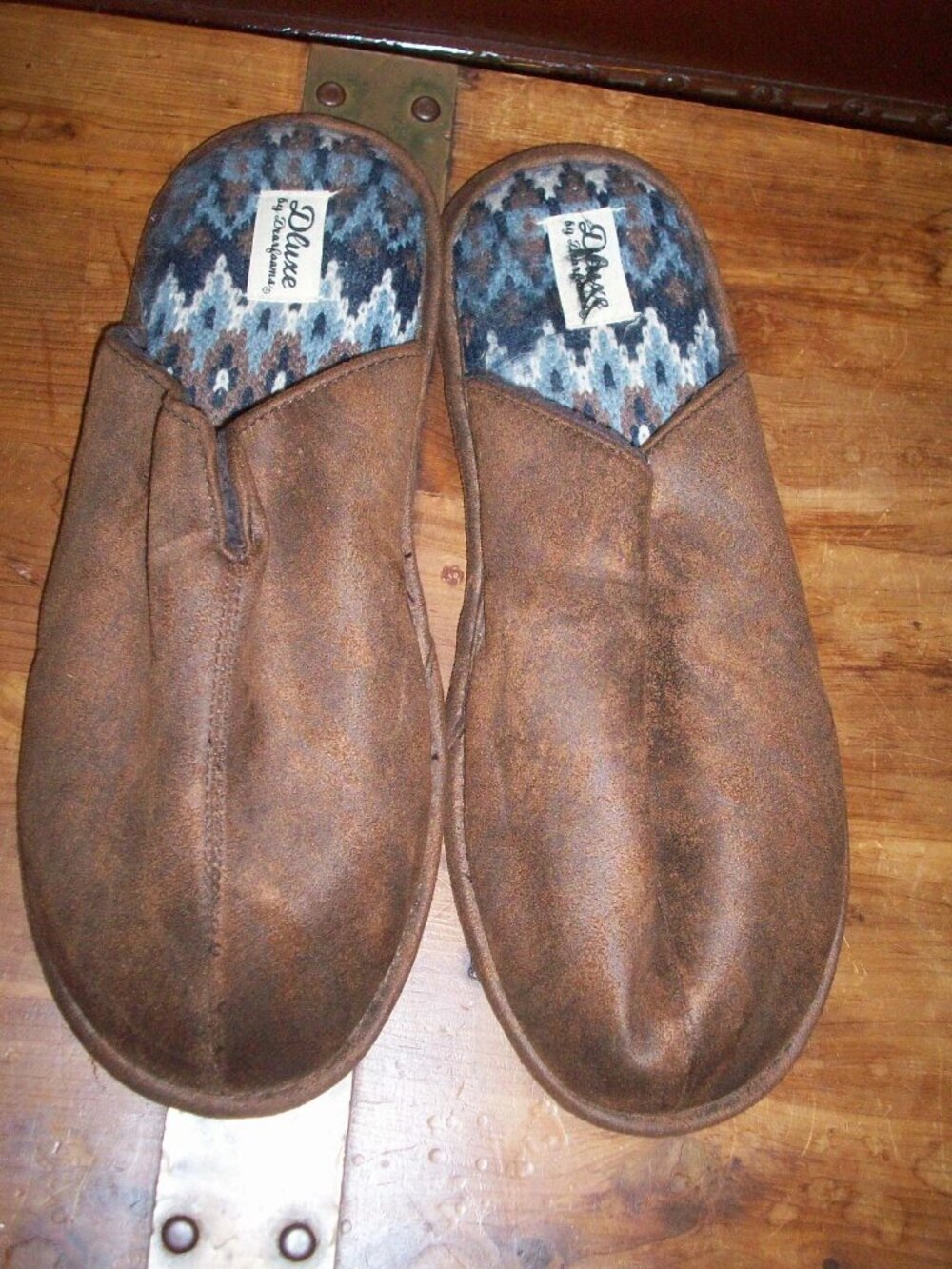 Dluxe By Dearfoams Mens Size Large 11-12 Brown Slip On Slide Cushy flaw on sole